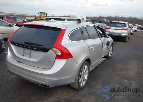 2017 Volvo V60 T5 Premier из США, поврежденный, VIN YV140MSK8H1343873